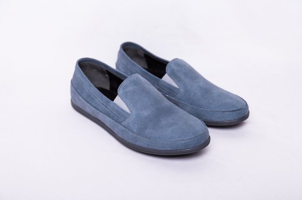 Essential Care Tips for Suede Shoes in the UK"s Humid Climate: Keep Your Footwear Fabulous!